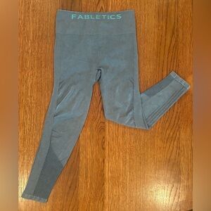 Fabletics Sync Seamless 7/8 Legging Arctic Wave - Size Medium